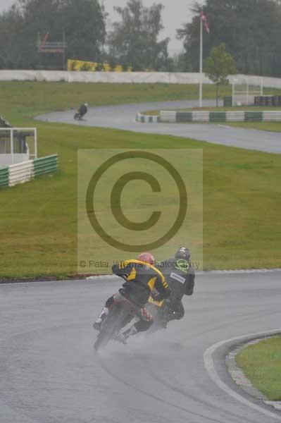 Mallory park Leicestershire;Mallory park photographs;Motorcycle action photographs;event digital images;eventdigitalimages;mallory park;no limits trackday;peter wileman photography;trackday;trackday digital images;trackday photos
