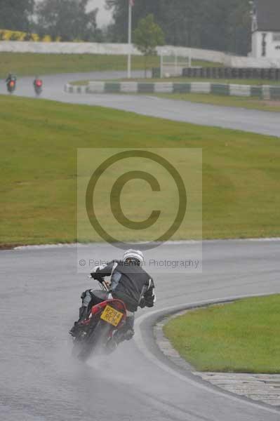 Mallory park Leicestershire;Mallory park photographs;Motorcycle action photographs;event digital images;eventdigitalimages;mallory park;no limits trackday;peter wileman photography;trackday;trackday digital images;trackday photos