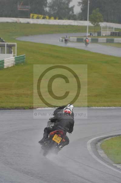 Mallory park Leicestershire;Mallory park photographs;Motorcycle action photographs;event digital images;eventdigitalimages;mallory park;no limits trackday;peter wileman photography;trackday;trackday digital images;trackday photos