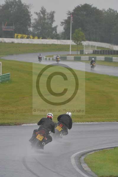 Mallory park Leicestershire;Mallory park photographs;Motorcycle action photographs;event digital images;eventdigitalimages;mallory park;no limits trackday;peter wileman photography;trackday;trackday digital images;trackday photos