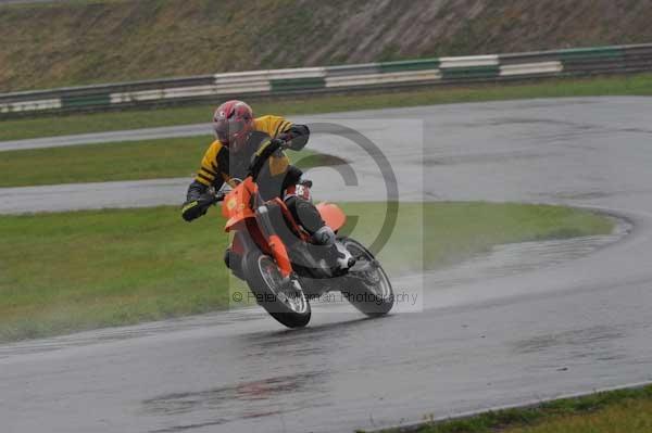 Mallory park Leicestershire;Mallory park photographs;Motorcycle action photographs;event digital images;eventdigitalimages;mallory park;no limits trackday;peter wileman photography;trackday;trackday digital images;trackday photos