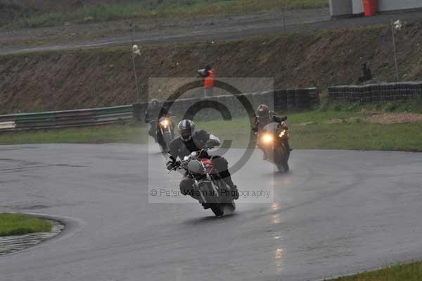 Mallory park Leicestershire;Mallory park photographs;Motorcycle action photographs;event digital images;eventdigitalimages;mallory park;no limits trackday;peter wileman photography;trackday;trackday digital images;trackday photos