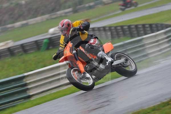 Mallory park Leicestershire;Mallory park photographs;Motorcycle action photographs;event digital images;eventdigitalimages;mallory park;no limits trackday;peter wileman photography;trackday;trackday digital images;trackday photos