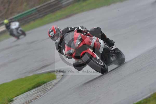 Mallory park Leicestershire;Mallory park photographs;Motorcycle action photographs;event digital images;eventdigitalimages;mallory park;no limits trackday;peter wileman photography;trackday;trackday digital images;trackday photos