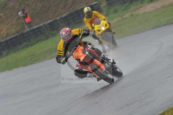 Mallory park Leicestershire;Mallory park photographs;Motorcycle action photographs;event digital images;eventdigitalimages;mallory park;no limits trackday;peter wileman photography;trackday;trackday digital images;trackday photos