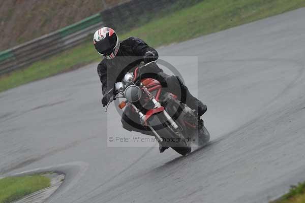 Mallory park Leicestershire;Mallory park photographs;Motorcycle action photographs;event digital images;eventdigitalimages;mallory park;no limits trackday;peter wileman photography;trackday;trackday digital images;trackday photos