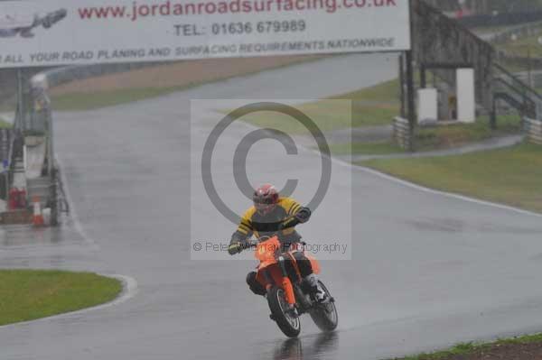 Mallory park Leicestershire;Mallory park photographs;Motorcycle action photographs;event digital images;eventdigitalimages;mallory park;no limits trackday;peter wileman photography;trackday;trackday digital images;trackday photos