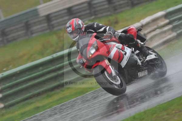 Mallory park Leicestershire;Mallory park photographs;Motorcycle action photographs;event digital images;eventdigitalimages;mallory park;no limits trackday;peter wileman photography;trackday;trackday digital images;trackday photos