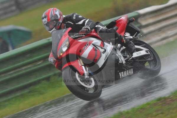 Mallory park Leicestershire;Mallory park photographs;Motorcycle action photographs;event digital images;eventdigitalimages;mallory park;no limits trackday;peter wileman photography;trackday;trackday digital images;trackday photos