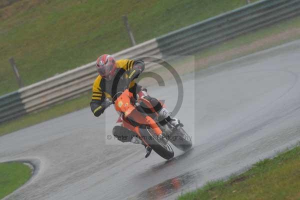 Mallory park Leicestershire;Mallory park photographs;Motorcycle action photographs;event digital images;eventdigitalimages;mallory park;no limits trackday;peter wileman photography;trackday;trackday digital images;trackday photos