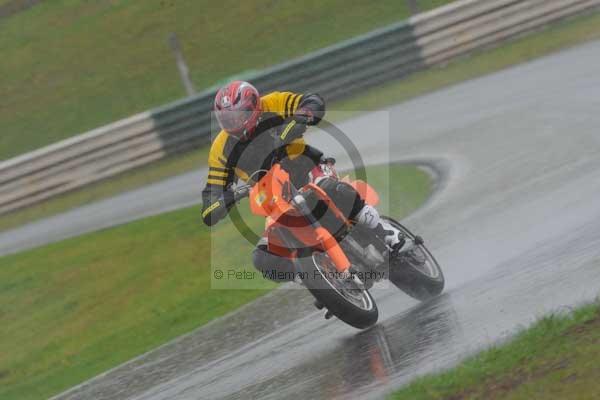 Mallory park Leicestershire;Mallory park photographs;Motorcycle action photographs;event digital images;eventdigitalimages;mallory park;no limits trackday;peter wileman photography;trackday;trackday digital images;trackday photos