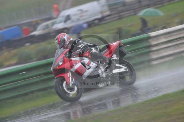 Mallory park Leicestershire;Mallory park photographs;Motorcycle action photographs;event digital images;eventdigitalimages;mallory park;no limits trackday;peter wileman photography;trackday;trackday digital images;trackday photos