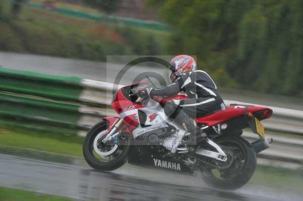 Mallory park Leicestershire;Mallory park photographs;Motorcycle action photographs;event digital images;eventdigitalimages;mallory park;no limits trackday;peter wileman photography;trackday;trackday digital images;trackday photos
