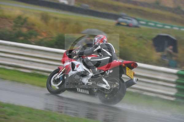 Mallory park Leicestershire;Mallory park photographs;Motorcycle action photographs;event digital images;eventdigitalimages;mallory park;no limits trackday;peter wileman photography;trackday;trackday digital images;trackday photos