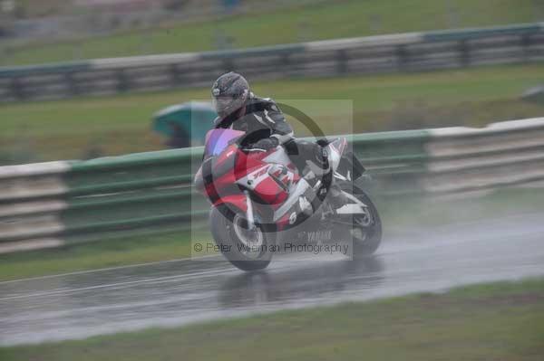 Mallory park Leicestershire;Mallory park photographs;Motorcycle action photographs;event digital images;eventdigitalimages;mallory park;no limits trackday;peter wileman photography;trackday;trackday digital images;trackday photos