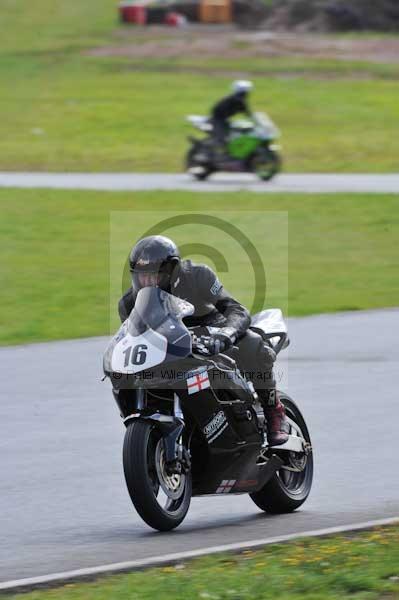 Mallory park Leicestershire;Mallory park photographs;Motorcycle action photographs;event digital images;eventdigitalimages;mallory park;no limits trackday;peter wileman photography;trackday;trackday digital images;trackday photos