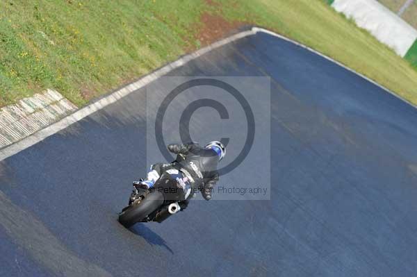 Mallory park Leicestershire;Mallory park photographs;Motorcycle action photographs;event digital images;eventdigitalimages;mallory park;no limits trackday;peter wileman photography;trackday;trackday digital images;trackday photos