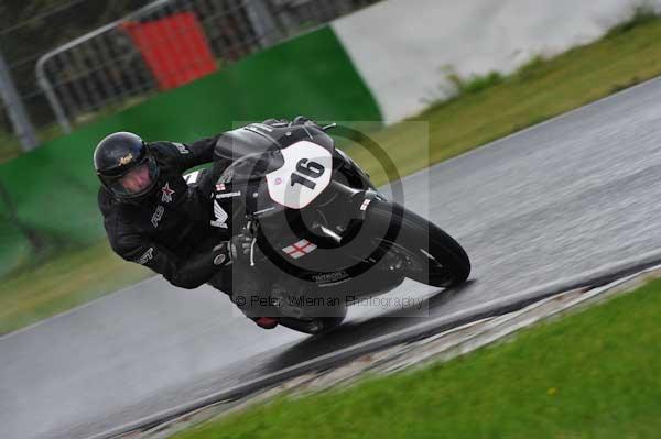 Mallory park Leicestershire;Mallory park photographs;Motorcycle action photographs;event digital images;eventdigitalimages;mallory park;no limits trackday;peter wileman photography;trackday;trackday digital images;trackday photos