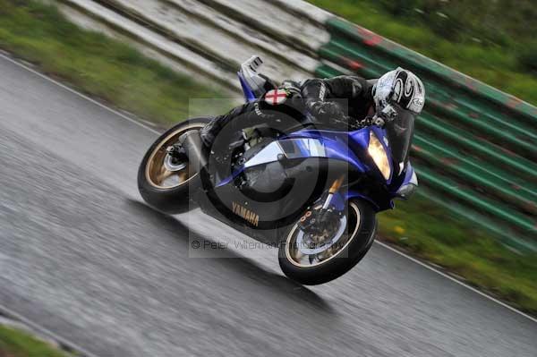 Mallory park Leicestershire;Mallory park photographs;Motorcycle action photographs;event digital images;eventdigitalimages;mallory park;no limits trackday;peter wileman photography;trackday;trackday digital images;trackday photos