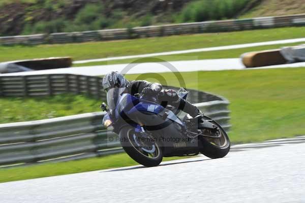 Mallory park Leicestershire;Mallory park photographs;Motorcycle action photographs;event digital images;eventdigitalimages;mallory park;no limits trackday;peter wileman photography;trackday;trackday digital images;trackday photos