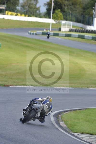 Mallory park Leicestershire;Mallory park photographs;Motorcycle action photographs;event digital images;eventdigitalimages;mallory park;no limits trackday;peter wileman photography;trackday;trackday digital images;trackday photos