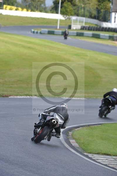 Mallory park Leicestershire;Mallory park photographs;Motorcycle action photographs;event digital images;eventdigitalimages;mallory park;no limits trackday;peter wileman photography;trackday;trackday digital images;trackday photos