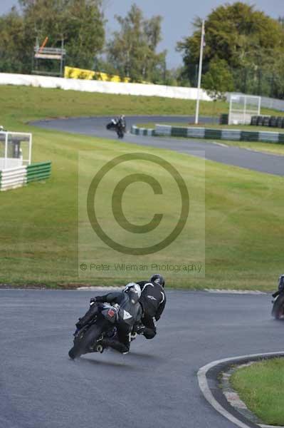 Mallory park Leicestershire;Mallory park photographs;Motorcycle action photographs;event digital images;eventdigitalimages;mallory park;no limits trackday;peter wileman photography;trackday;trackday digital images;trackday photos