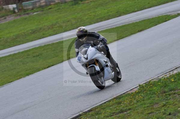 Mallory park Leicestershire;Mallory park photographs;Motorcycle action photographs;event digital images;eventdigitalimages;mallory park;no limits trackday;peter wileman photography;trackday;trackday digital images;trackday photos