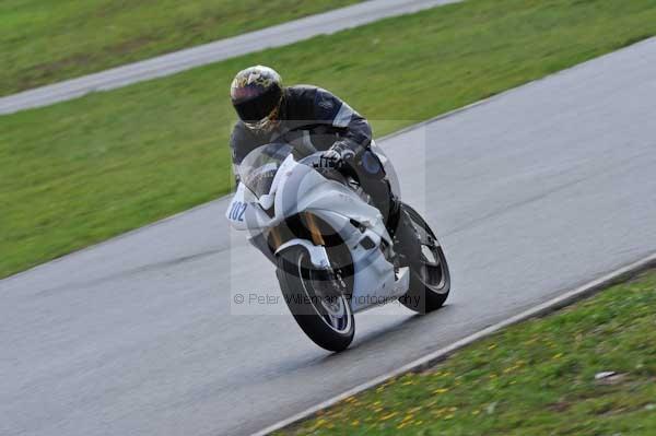 Mallory park Leicestershire;Mallory park photographs;Motorcycle action photographs;event digital images;eventdigitalimages;mallory park;no limits trackday;peter wileman photography;trackday;trackday digital images;trackday photos