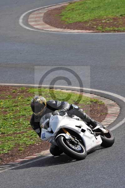 Mallory park Leicestershire;Mallory park photographs;Motorcycle action photographs;event digital images;eventdigitalimages;mallory park;no limits trackday;peter wileman photography;trackday;trackday digital images;trackday photos