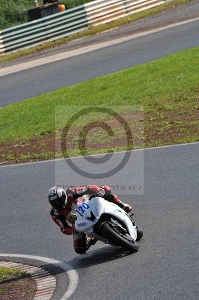 Mallory park Leicestershire;Mallory park photographs;Motorcycle action photographs;event digital images;eventdigitalimages;mallory park;no limits trackday;peter wileman photography;trackday;trackday digital images;trackday photos