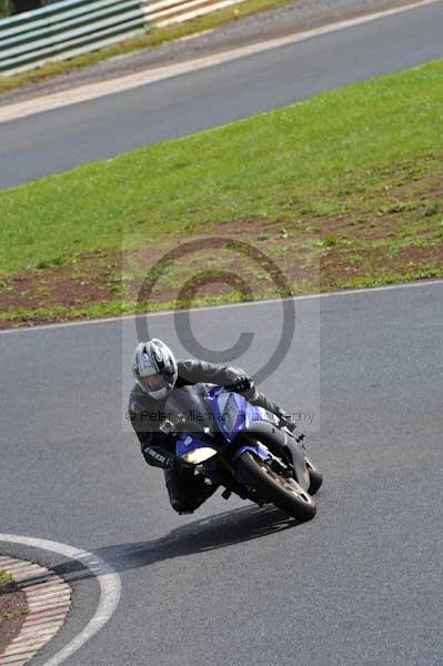 Mallory park Leicestershire;Mallory park photographs;Motorcycle action photographs;event digital images;eventdigitalimages;mallory park;no limits trackday;peter wileman photography;trackday;trackday digital images;trackday photos