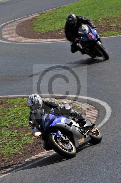 Mallory park Leicestershire;Mallory park photographs;Motorcycle action photographs;event digital images;eventdigitalimages;mallory park;no limits trackday;peter wileman photography;trackday;trackday digital images;trackday photos