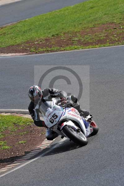 Mallory park Leicestershire;Mallory park photographs;Motorcycle action photographs;event digital images;eventdigitalimages;mallory park;no limits trackday;peter wileman photography;trackday;trackday digital images;trackday photos