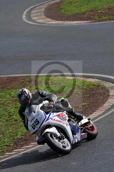 Mallory park Leicestershire;Mallory park photographs;Motorcycle action photographs;event digital images;eventdigitalimages;mallory park;no limits trackday;peter wileman photography;trackday;trackday digital images;trackday photos