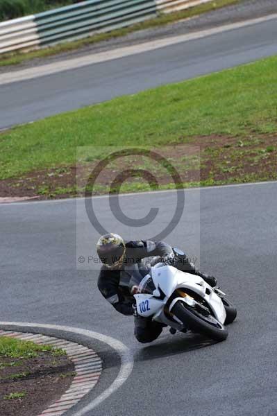 Mallory park Leicestershire;Mallory park photographs;Motorcycle action photographs;event digital images;eventdigitalimages;mallory park;no limits trackday;peter wileman photography;trackday;trackday digital images;trackday photos