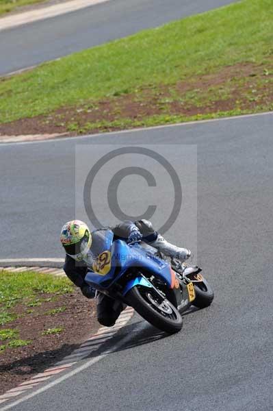 Mallory park Leicestershire;Mallory park photographs;Motorcycle action photographs;event digital images;eventdigitalimages;mallory park;no limits trackday;peter wileman photography;trackday;trackday digital images;trackday photos