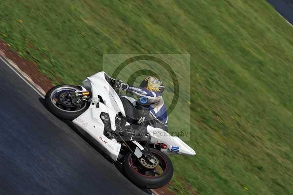 Mallory park Leicestershire;Mallory park photographs;Motorcycle action photographs;event digital images;eventdigitalimages;mallory park;no limits trackday;peter wileman photography;trackday;trackday digital images;trackday photos