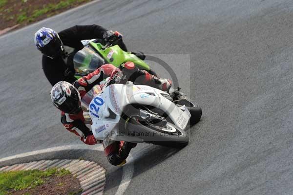 Mallory park Leicestershire;Mallory park photographs;Motorcycle action photographs;event digital images;eventdigitalimages;mallory park;no limits trackday;peter wileman photography;trackday;trackday digital images;trackday photos