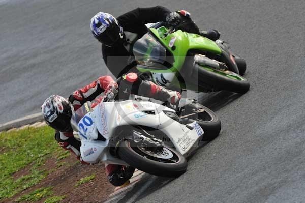 Mallory park Leicestershire;Mallory park photographs;Motorcycle action photographs;event digital images;eventdigitalimages;mallory park;no limits trackday;peter wileman photography;trackday;trackday digital images;trackday photos