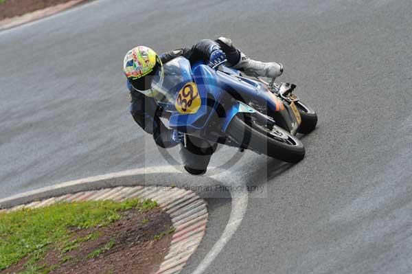 Mallory park Leicestershire;Mallory park photographs;Motorcycle action photographs;event digital images;eventdigitalimages;mallory park;no limits trackday;peter wileman photography;trackday;trackday digital images;trackday photos