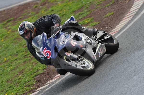 Mallory park Leicestershire;Mallory park photographs;Motorcycle action photographs;event digital images;eventdigitalimages;mallory park;no limits trackday;peter wileman photography;trackday;trackday digital images;trackday photos