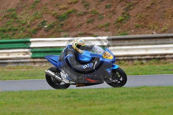 Mallory park Leicestershire;Mallory park photographs;Motorcycle action photographs;event digital images;eventdigitalimages;mallory park;no limits trackday;peter wileman photography;trackday;trackday digital images;trackday photos