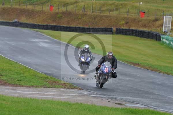Mallory park Leicestershire;Mallory park photographs;Motorcycle action photographs;event digital images;eventdigitalimages;mallory park;no limits trackday;peter wileman photography;trackday;trackday digital images;trackday photos