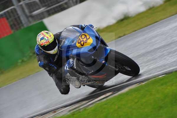 Mallory park Leicestershire;Mallory park photographs;Motorcycle action photographs;event digital images;eventdigitalimages;mallory park;no limits trackday;peter wileman photography;trackday;trackday digital images;trackday photos