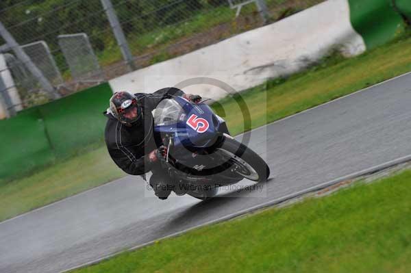 Mallory park Leicestershire;Mallory park photographs;Motorcycle action photographs;event digital images;eventdigitalimages;mallory park;no limits trackday;peter wileman photography;trackday;trackday digital images;trackday photos