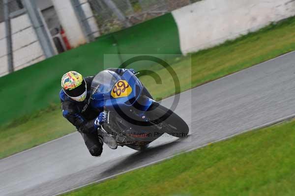 Mallory park Leicestershire;Mallory park photographs;Motorcycle action photographs;event digital images;eventdigitalimages;mallory park;no limits trackday;peter wileman photography;trackday;trackday digital images;trackday photos