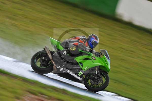 Mallory park Leicestershire;Mallory park photographs;Motorcycle action photographs;event digital images;eventdigitalimages;mallory park;no limits trackday;peter wileman photography;trackday;trackday digital images;trackday photos