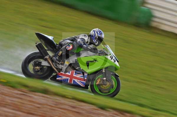 Mallory park Leicestershire;Mallory park photographs;Motorcycle action photographs;event digital images;eventdigitalimages;mallory park;no limits trackday;peter wileman photography;trackday;trackday digital images;trackday photos