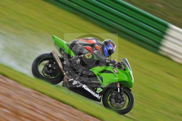 Mallory park Leicestershire;Mallory park photographs;Motorcycle action photographs;event digital images;eventdigitalimages;mallory park;no limits trackday;peter wileman photography;trackday;trackday digital images;trackday photos